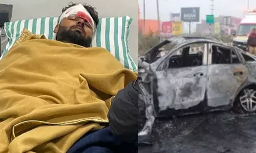 ഋഷഭ് പന്തിന്‍റെ കാർ ഡിവൈഡറിലിടിച്ച് തീപിടിച്ചു; താരത്തിന് പരിക്ക്