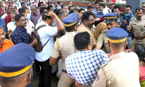 ആധാരമെഴുത്ത്​ അസോസിയേഷന്‍ ഉപരോധസമരത്തിൽ സംഘർഷം