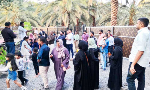 മ​ദീ​ന​യി​ലെ അ​ൽ ഉ​സ്‌​ബ തോ​ട്ട​വും അ​ൽ ഹ​ജീം കി​ണ​റും പള്ളിയും കാ​ണാ​നെ​ത്തി​യ സ​ന്ദ​ർ​ശ​ക​ർ