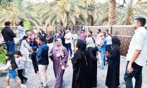 മ​ദീ​ന​യി​ലെ അ​ൽ ഉ​സ്‌​ബ തോ​ട്ട​വും അ​ൽ ഹ​ജീം കി​ണ​റും പള്ളിയും കാ​ണാ​നെ​ത്തി​യ സ​ന്ദ​ർ​ശ​ക​ർ