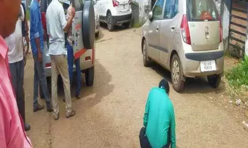 ഓ​ട്ടോ​റി​ക്ഷ ഡ്രൈ​വ​റെ വെ​ട്ടി​ക്കൊ​ല​പ്പെ​ടു​ത്താ​ൻ ശ്ര​മം;  ഫോ​റ​ൻ​സി​ക് സം​ഘം പ​രി​ശോ​ധ​ന ന​ട​ത്തി