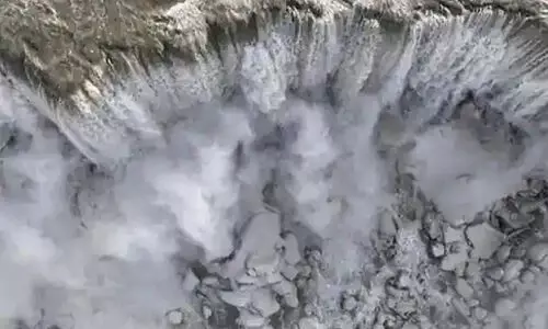 അതിശൈത്യത്തിൽ മഞ്ഞുപുതപ്പണിഞ്ഞ് നയാഗ്ര വെള്ളച്ചാട്ടം -വിഡിയോ