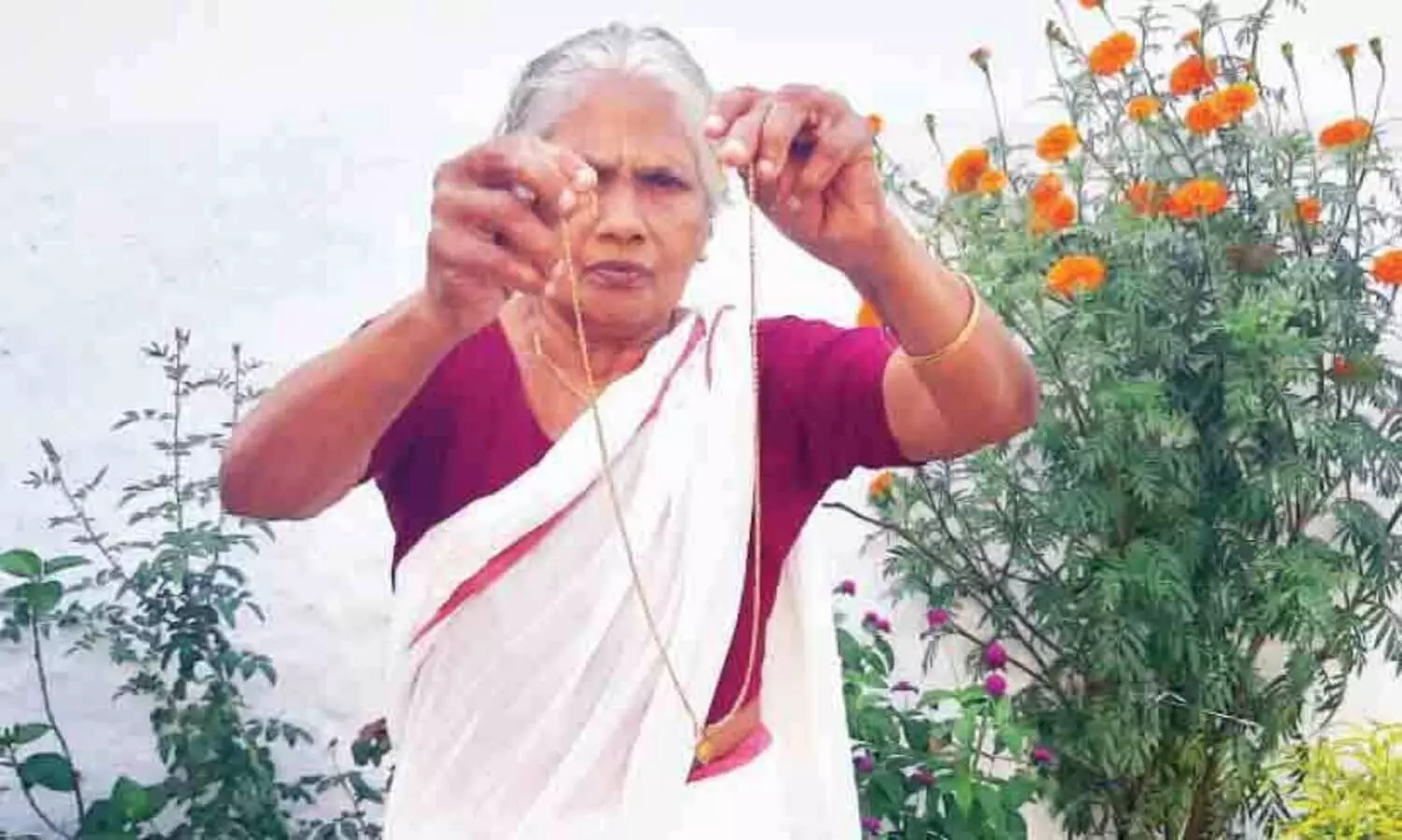 മാല പൊട്ടിച്ച മോഷ്ടാവിനെ കീഴ്പ്പെടുത്തി 75കാരി