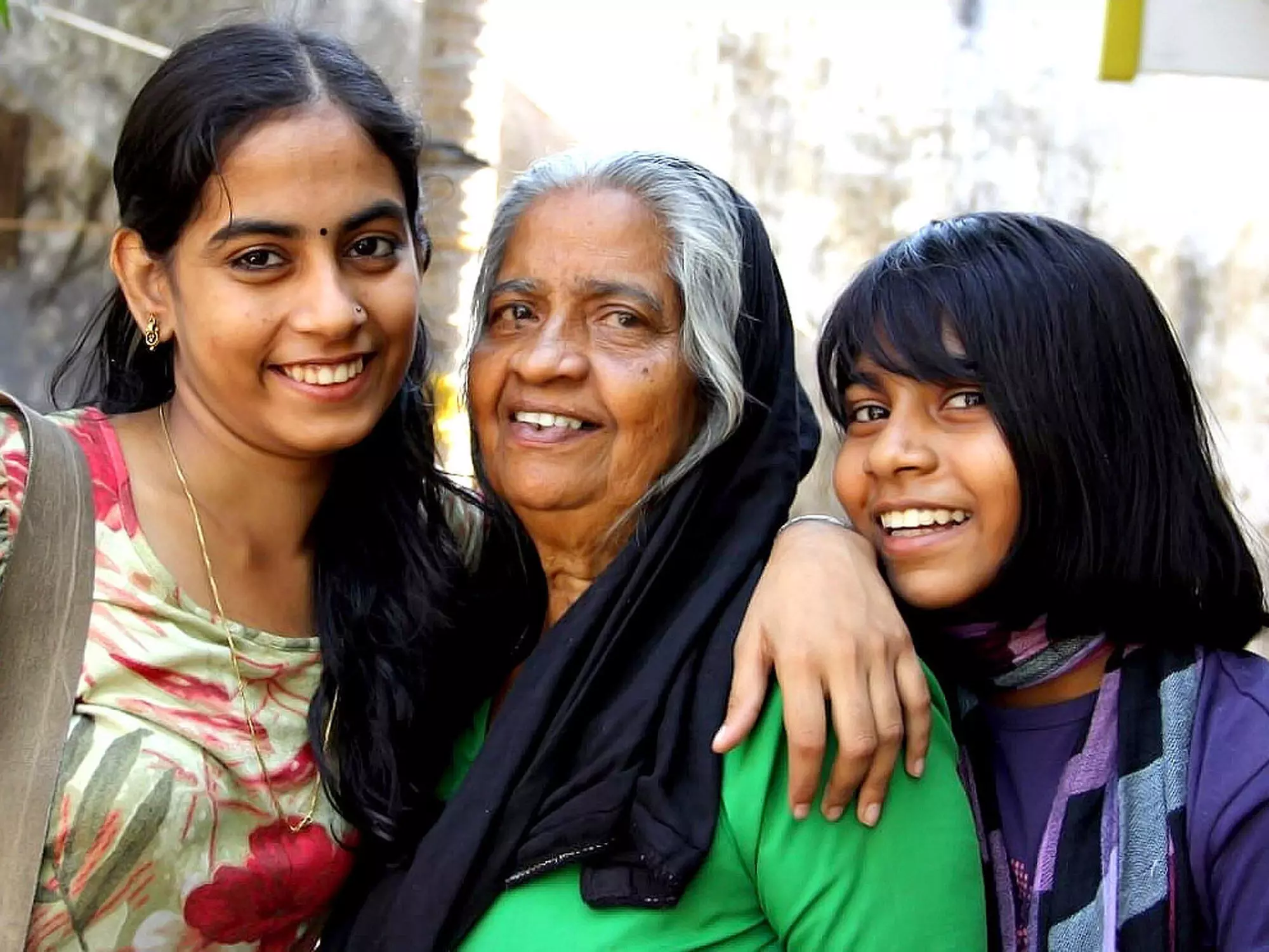 ഉമ്മയോടൊപ്പം മക്കൾ ഉമ്മയോടൊപ്പം മക്കൾ