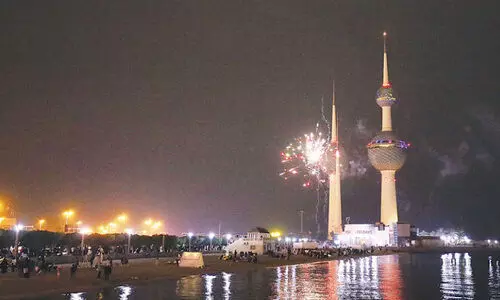 പ്രതീക്ഷയോടെ പുതുവർഷത്തിലേക്ക് പ്രതീക്ഷയോടെ പുതുവർഷത്തിലേക്ക്