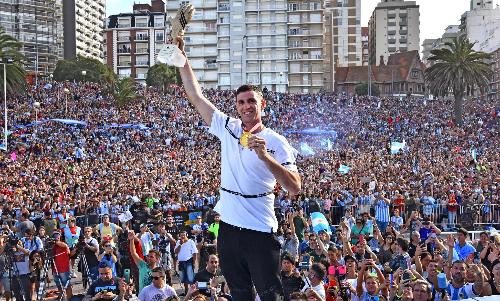 എംബാപ്പെയെ പരിഹസിച്ച് വിവാദമുണ്ടാക്കിയ എമി മാർടിനെസ് നാളെ ടോട്ടൻഹാമിനെതിരെ ഇറങ്ങും. ഖത്തർ കഥകൾ താരം മറക്കണമെന്ന് കോച്ച് എമറി