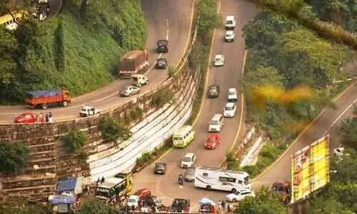 പേടിസ്വപ്നമായി താമരശ്ശേരി ചുരത്തിലെ ദുരിത യാത്ര;  എന്തുണ്ട് പരിഹാരം?