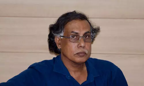 ‘ച​ങ്ങ​ല​യു​ടെ രാ​ഷ്ട്രീ​യം’ -പി.​കെ. പാ​റ​ക്ക​ട​വ് എഴുതുന്നു