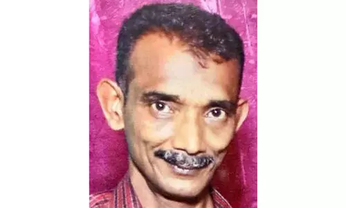 ആമ്പല്ലൂരില്‍ ടോറസ് ലോറി ഇടിച്ച്  ബൈക്ക് യാത്രികൻ മരിച്ചു