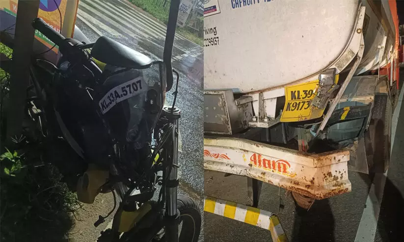 ടാങ്കർ ലോറിക്ക് പിന്നിൽ ബൈക്കിടിച്ച് രണ്ടു യുവാക്കൾ മരിച്ചു ടാങ്കർ ലോറിക്ക് പിന്നിൽ ബൈക്കിടിച്ച് രണ്ടു യുവാക്കൾ മരിച്ചു