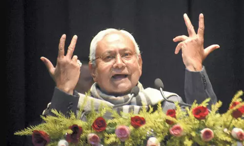 നവ ഇന്ത്യയുടെ രാഷ്ട്രപിതാവ് രാജ്യത്തിന് വേണ്ടി എന്ത് ചെയ്തു?; മോദിയെ പരിഹസിച്ച് നിതീഷ് കുമാർ