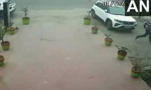 ജിമ്മിൽ നിന്ന് മടങ്ങിയ യുവതിയെ തട്ടിക്കൊണ്ടു പോകാൻ ശ്രമം -വിഡിയോ