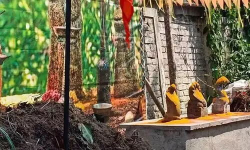 കമ്പനി ഗേറ്റിന് മുന്നിൽ വിഗ്രഹങ്ങൾ സ്ഥാപിച്ച് കലാപത്തിന് നീക്കം നടത്തിയതായി ആക്ഷേപം 