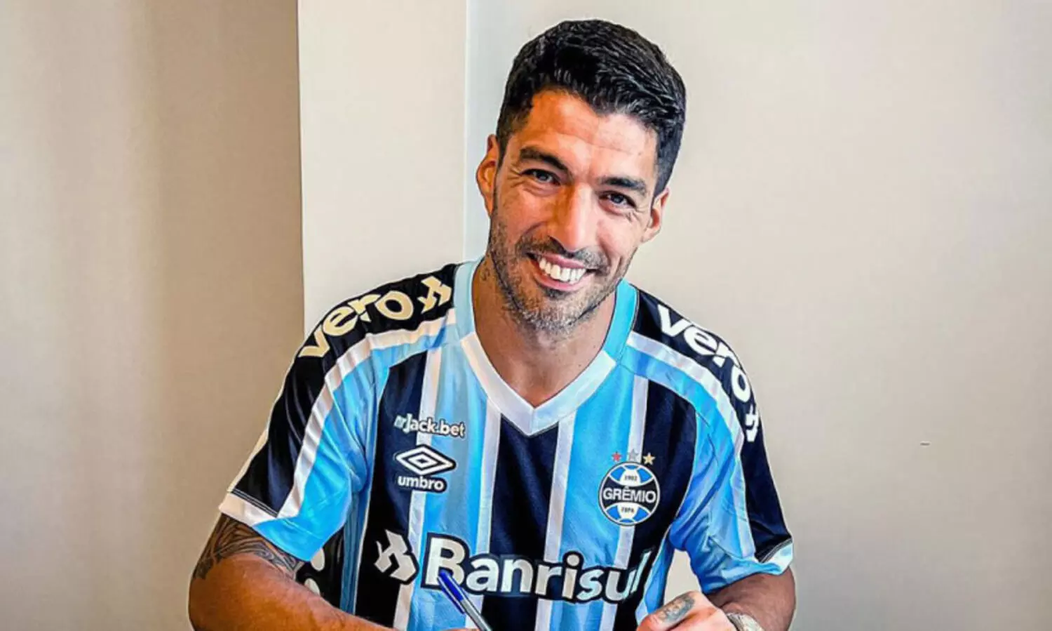 സുവാരസ് ബ്രസീൽ ക്ലബിൽ