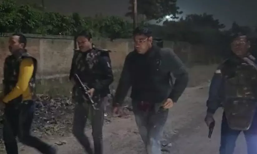 35 കേസുകളിൽ പ്രതിയായ ഗുണ്ടാനേതാവിനെ യു.പിയിൽ പൊലീസ് വെടിവെച്ചുകൊന്നു 35 കേസുകളിൽ പ്രതിയായ ഗുണ്ടാനേതാവിനെ യു.പിയിൽ പൊലീസ് വെടിവെച്ചുകൊന്നു