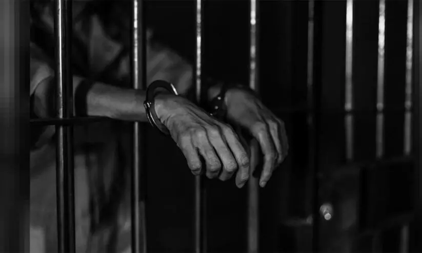 പാകിസ്താൻ ജയിലിൽ 705 ഇന്ത്യക്കാർ; തടവുകാരുടെ വിവരങ്ങൾ കൈമാറി ഇരുരാജ്യങ്ങളും പാകിസ്താൻ ജയിലിൽ 705 ഇന്ത്യക്കാർ; തടവുകാരുടെ വിവരങ്ങൾ കൈമാറി ഇരുരാജ്യങ്ങളും