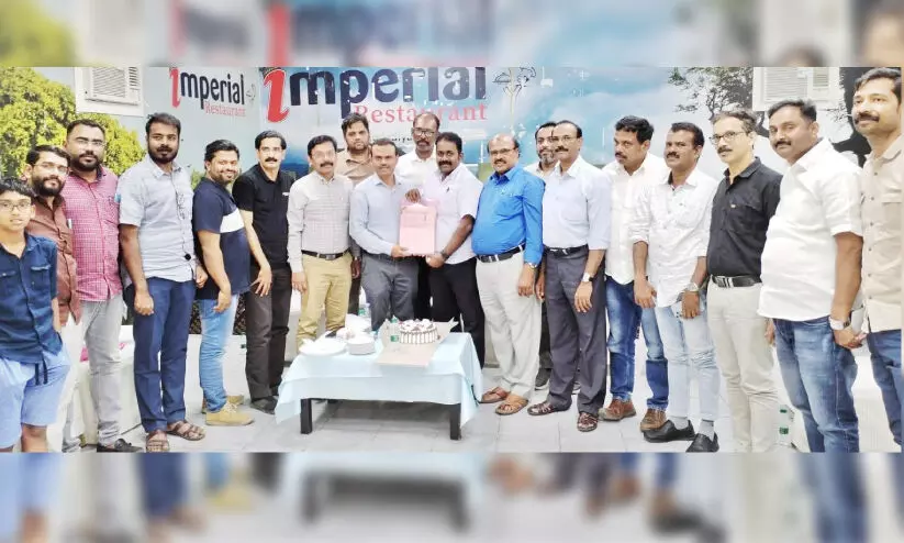 പത്തനംതിട്ട ഒ.ഐ.സി.സി അംഗത്വ ഫോറങ്ങൾ കൈമാറി പത്തനംതിട്ട ഒ.ഐ.സി.സി അംഗത്വ ഫോറങ്ങൾ കൈമാറി