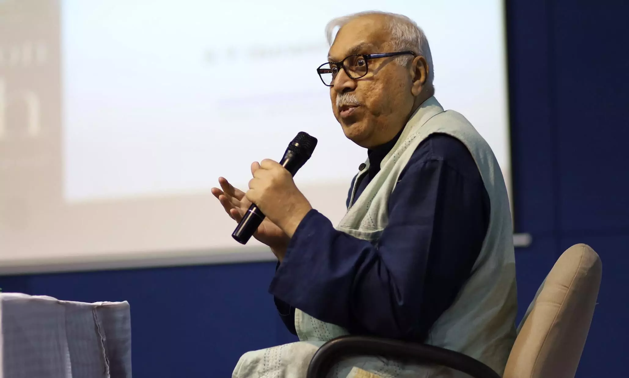 ‘‘വോട്ടിങ് മെഷീനെക്കുറിച്ചുള്ള ആശങ്കകൾ പഴങ്കഥയാണ്’’ -രാജ്യത്തെ മുഖ്യ തെരഞ്ഞെടുപ്പ് കമീഷണറായിരുന്ന എസ്.വൈ. ഖുറൈശി മാധ്യമം എഡിറ്ററുമായി സംസാരിക്കുന്നു ‘‘വോട്ടിങ് മെഷീനെക്കുറിച്ചുള്ള ആശങ്കകൾ പഴങ്കഥയാണ്’’ -രാജ്യത്തെ മുഖ്യ തെരഞ്ഞെടുപ്പ് കമീഷണറായിരുന്ന എസ്.വൈ. ഖുറൈശി മാധ്യമം എഡിറ്ററുമായി സംസാരിക്കുന്നു