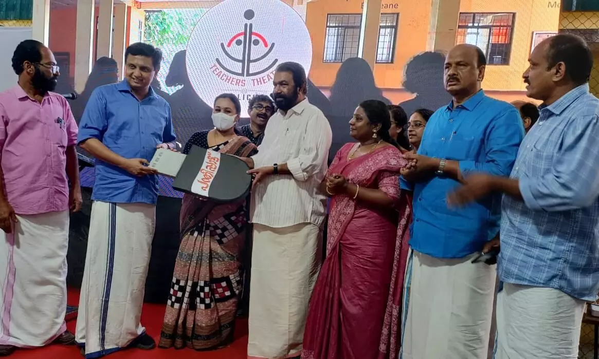 സ്കൂൾ കലോത്സവം ‘പന്തിപ്പാട്ട്’ പുറത്തിറങ്ങി സ്കൂൾ കലോത്സവം ‘പന്തിപ്പാട്ട്’ പുറത്തിറങ്ങി