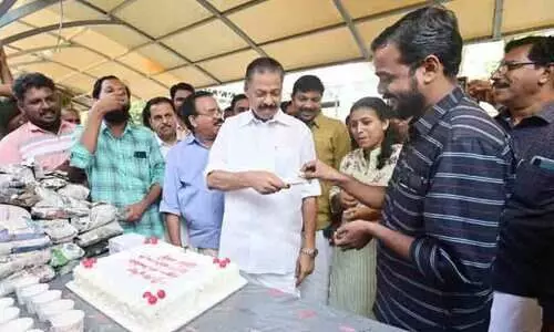 ‘വയറെരിയുന്നവരുടെ മിഴി നിറയാതിരിക്കാൻ’... ഡി.വൈ.എഫ്.ഐയുടെ ഉച്ചഭക്ഷണ പദ്ധതിക്ക് ആറുവയസ്സ്