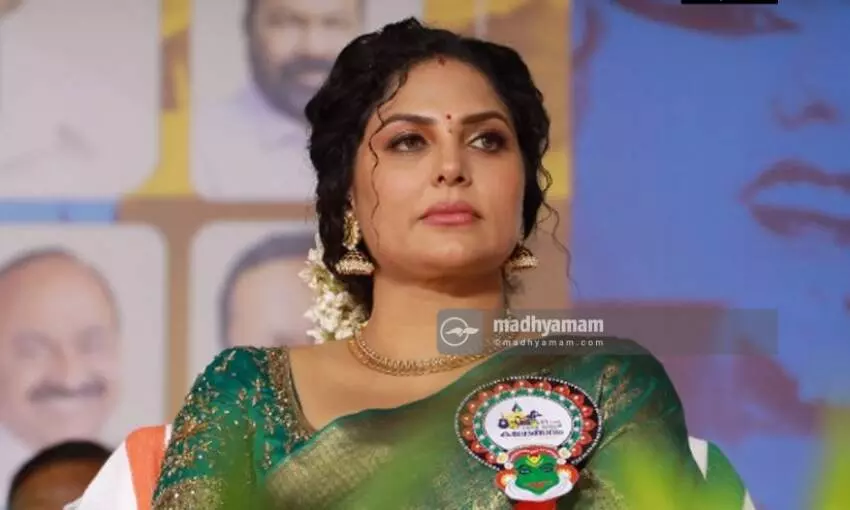 ചിലങ്കകെട്ടി വേദിയിലേക്ക് കാലെടുത്തുവെച്ചപ്പോൾ വിറച്ച ആശ എന്ന പെൺകുട്ടിയെ ഓർമ വരുന്നു -ആശ ശരത്