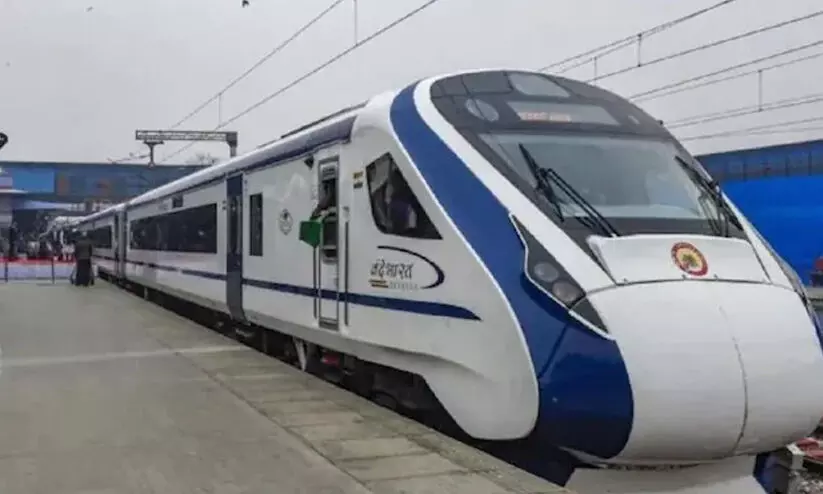 Stones pelted at Vande Bharat Express in Bengals Malda; BJP demands NIA probe Stones pelted at Vande Bharat Express in Bengals Malda; BJP demands NIA probe