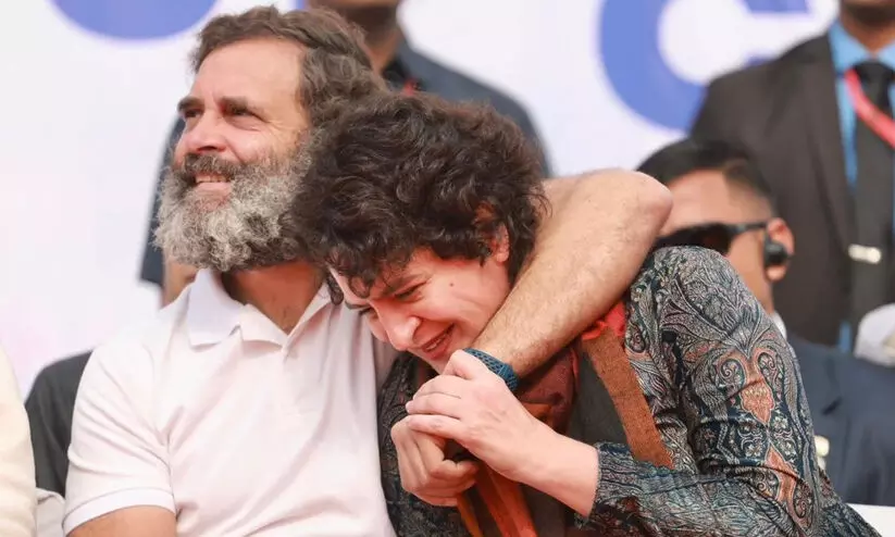 വേദിയിൽ പ്രിയങ്കക്കൊപ്പം സന്തോഷ നിമിഷം പങ്കിട്ട് രാഹുൽ; വിഡിയോ വൈറൽ