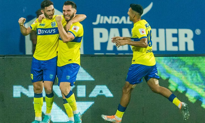 വലകുലുക്കി ജിയാനുവും ദിമിത്രിയോസും; ജാംഷഡ്പുരിനെതിരെ ബ്ലാസ്റ്റേഴ്സ് മുന്നിൽ (2-1) വലകുലുക്കി ജിയാനുവും ദിമിത്രിയോസും; ജാംഷഡ്പുരിനെതിരെ ബ്ലാസ്റ്റേഴ്സ് മുന്നിൽ (2-1)