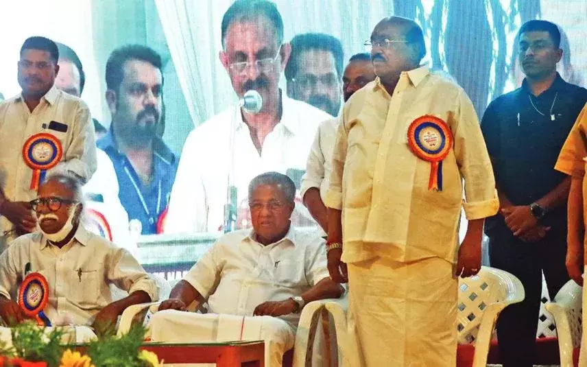 ഗുരുസ്തുതി ചൊല്ലുമ്പോൾ മുഖ്യമന്ത്രി എഴുന്നേറ്റ് നിൽക്കാതിരുന്നത് വെള്ളാപ്പള്ളി നിർദേശിച്ചതിനാൽ -എം.വി ജയരാജൻ ഗുരുസ്തുതി ചൊല്ലുമ്പോൾ മുഖ്യമന്ത്രി എഴുന്നേറ്റ് നിൽക്കാതിരുന്നത് വെള്ളാപ്പള്ളി നിർദേശിച്ചതിനാൽ -എം.വി ജയരാജൻ