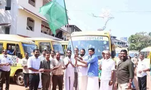 കേറിക്കോളീ... ഞാളെത്തിക്കാ... വണ്ടി ദാ പോണ്