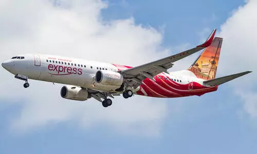 കോ​ഴി​ക്കോ​ട് എ​യ​ർ ഇ​ന്ത്യ എ​ക്സ്പ്ര​സ് തി​ങ്ക​ളാ​ഴ്ച​യും വൈ​കി