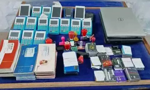 നിരവധി ബാങ്ക് കാർഡുകളും വ്യാജ സീലുകളുമായി യു.പി സ്വദേശി പിടിയിൽ