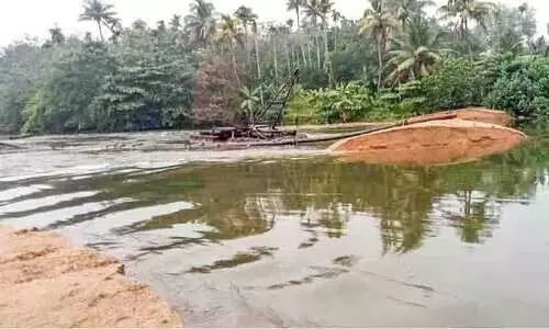ഇളന്തിക്കര മണൽ ബണ്ട് പുനർനിർമാണം ആരംഭിച്ചു