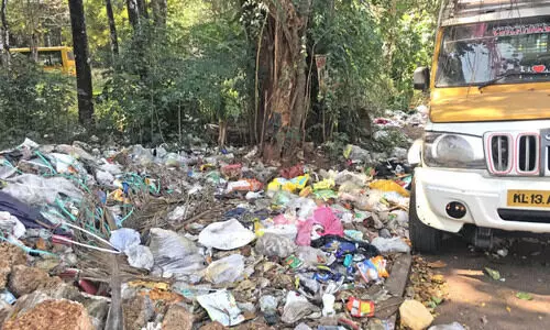 സി.സി ടി.വി നോക്കുകുത്തി; മാലിന്യം തള്ളൽ തകൃതി