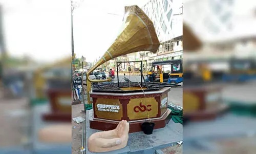 ഈ ഗ്രാമഫോൺ പാട്ട് കേൾക്കാനല്ല, വെള്ളം കോരാൻ ഈ ഗ്രാമഫോൺ പാട്ട് കേൾക്കാനല്ല, വെള്ളം കോരാൻ