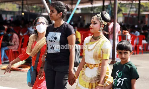 കലാവേദിയിൽ സകുടുംബം