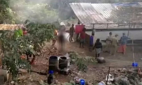 കതിനകൾ പൊട്ടിത്തെറിച്ച സംഭവം: സന്നിധാനത്തടക്കം സുരക്ഷ ഓഡിറ്റ് വേണം -സ്പെഷൽ കമീഷണർ കതിനകൾ പൊട്ടിത്തെറിച്ച സംഭവം: സന്നിധാനത്തടക്കം സുരക്ഷ ഓഡിറ്റ് വേണം -സ്പെഷൽ കമീഷണർ