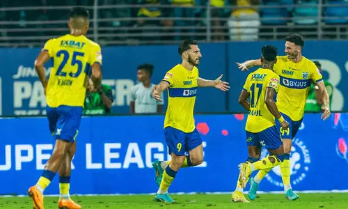 വിജയക്കുതിപ്പ് തുടർന്ന് ബ്ലാസ്റ്റേഴ്സ്; ജാംഷഡ്പുരിനെ തകർത്ത് (3-1) മൂന്നാമത് വിജയക്കുതിപ്പ് തുടർന്ന് ബ്ലാസ്റ്റേഴ്സ്; ജാംഷഡ്പുരിനെ തകർത്ത് (3-1) മൂന്നാമത്