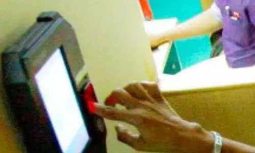 ആദ്യ ദിനം തന്നെ പഞ്ചിങ്​ പാളി