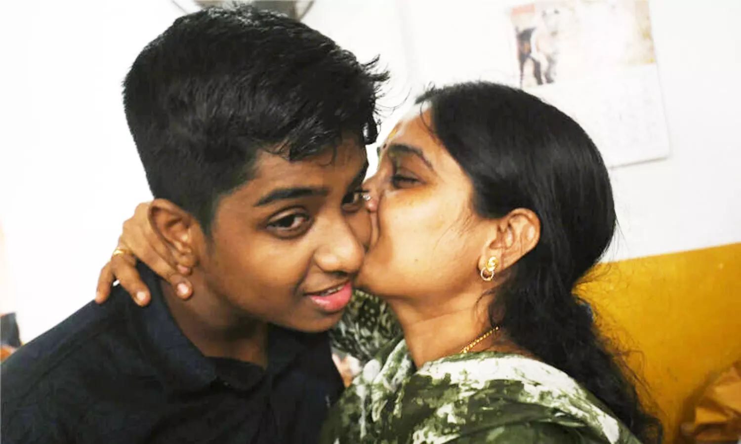 പുഞ്ചിരിക്ക് കണ്ണാ; അച്ഛനുണ്ട് മേലെ... yadu krishnan