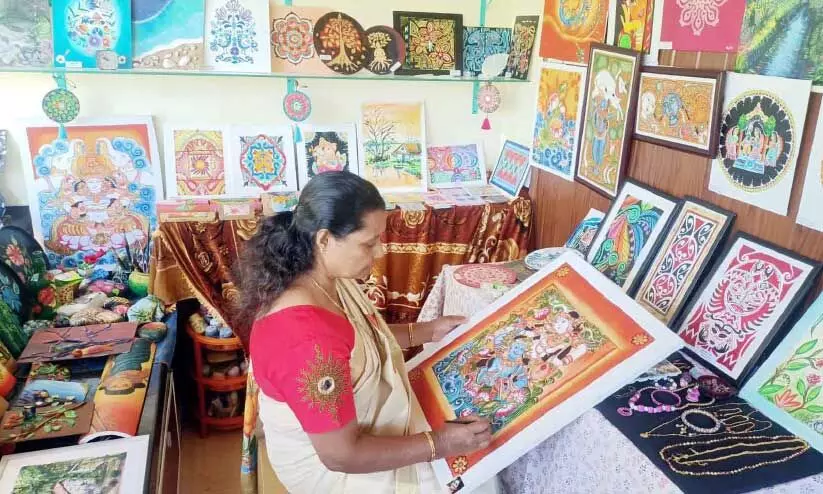 എരിയപ്പള്ളിയിലെ സതി ടീച്ചറുടെ ചിത്രവീട് എരിയപ്പള്ളിയിലെ സതി ടീച്ചറുടെ ചിത്രവീട്