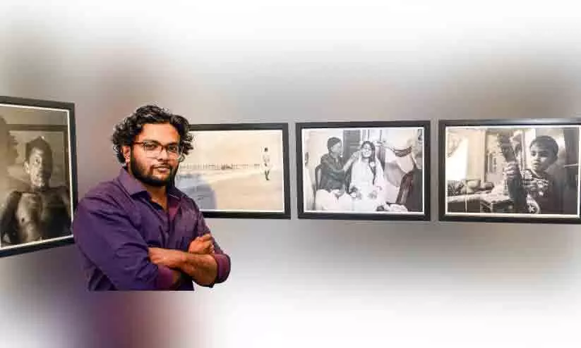 പ്രവാസം, അർബുദം; പിതാവിന്‍റെ ഓർമകളാണ്   നിഷാദിന്‍റെ നോവും ചിത്രങ്ങൾ