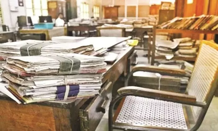 സർക്കാർ ഓഫിസുകളിൽ നാലാം ശനി അവധി പരിഗണനയിൽ; ആശ്രിത നിയമന നിയന്ത്രണത്തിന് നിർദേശം സർക്കാർ ഓഫിസുകളിൽ നാലാം ശനി അവധി പരിഗണനയിൽ; ആശ്രിത നിയമന നിയന്ത്രണത്തിന് നിർദേശം