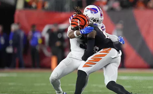 മരണമുഖത്ത് പ്രാർഥനകൾക്കു നടുവിൽ ഹാംലിൻ; വീണ്ടും വിവാദ മുനയിൽ അമേരിക്കൻ ഫുട്ബാൾ