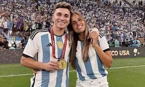 അൽവാരസ് കാമുകിയെ ഒഴിവാക്കാൻ 20,000 പേരുടെ ഒപ്പ് ശേഖരണം; കാരണമിതാണ്...