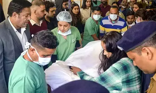 ഋഷഭ് പന്തിനെ മുംബൈയിലേക്ക് മാറ്റുന്നു; ലിഗ് മെന്‍റ് സർജറിക്ക് വിധേയനാക്കും