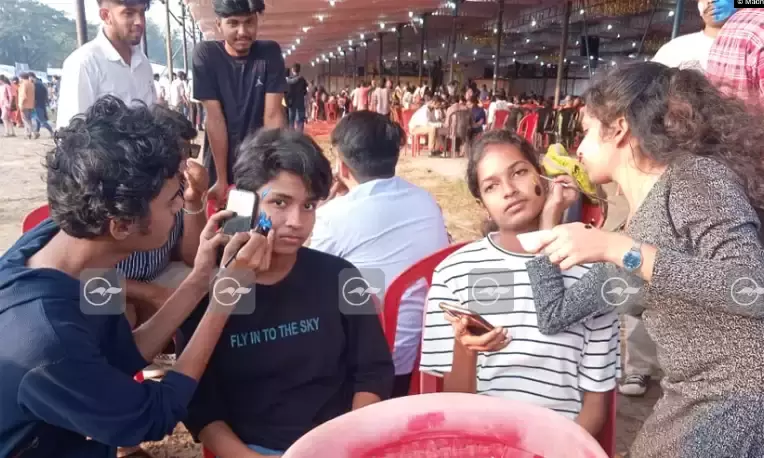 മുഖത്തെഴുതാം ക്യൂരിയസിനായി