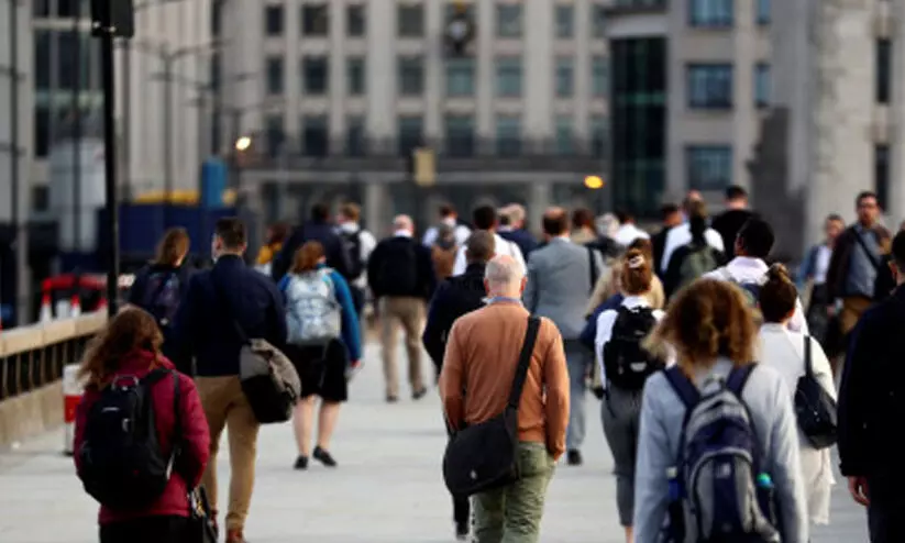 തൊ​ഴി​ൽ ന​ഷ്ട​പ്പെ​ടു​ന്ന​വ​ർ​ക്ക്​ ഇ​ൻ​ഷു​റ​ൻ​സ് ര​ജി​സ്റ്റ​ർ ചെ​യ്ത​ത്​ 60,000 പേ​ർ