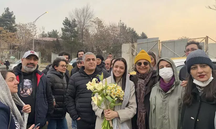 പ്രതിഷേധക്കാരെ പിന്തുണച്ചതിന് ജയിലിലടച്ച നടിയെ ഇറാൻ വിട്ടയച്ചു