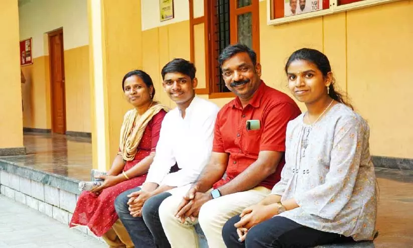 ജ്യേഷ്ഠനും അനുജത്തിക്കും ഒറ്റകൈയടി ജ്യേഷ്ഠനും അനുജത്തിക്കും ഒറ്റകൈയടി